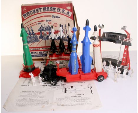 De Luxe Toy Co (London) No.32 Rocket Base USA Set comprising of plastic missile defence base, rocket launcher and mobile rock