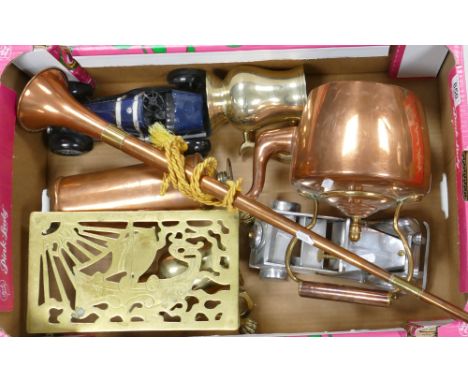 A mixed collection of items to include: copper kettle, similar hunting horn, copper flask, metal car ornaments etc 