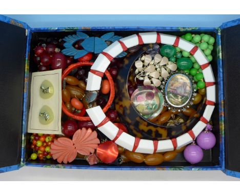 Vintage plastic and lucite jewellery