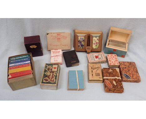 A QUANTITY OF VINTAGE PLAYING CARDS 