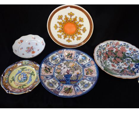 A MAKKUM FAIENCE DISH decorated in polychrome with flowers and birds, 36cm diameter, together with four further decorative ce