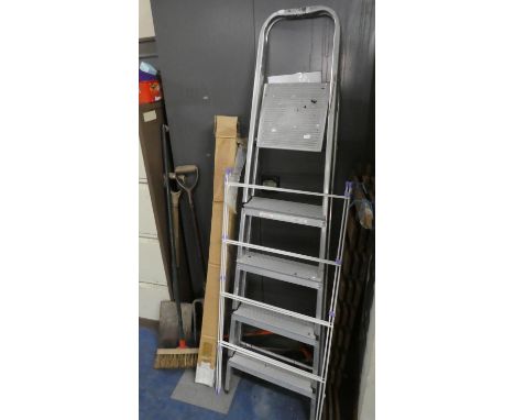 Various Garden Tools, Aluminium Step Ladder, Wooden Fencing 