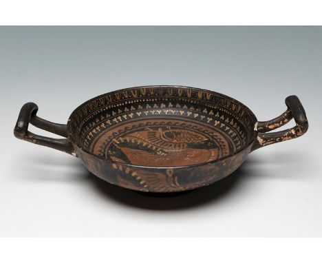 Greek kylix, late 5th century BC.Painted and decorated pottery.Attached is a report issued by Ricardo Batista Noguera, former