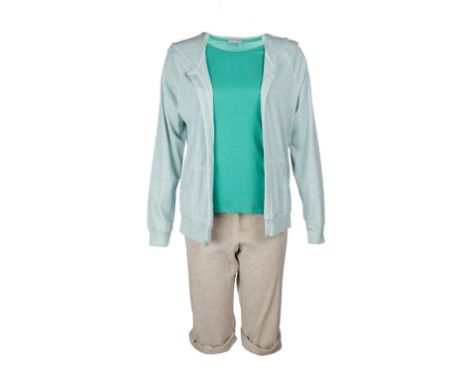 An ensemble as seen worn by Tea Leoni as "Deborah Clasky" in the romantic comedy Spanglish (Columbia Pictures, 2004).The ense