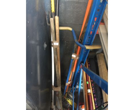 2 bundles of garden tools 