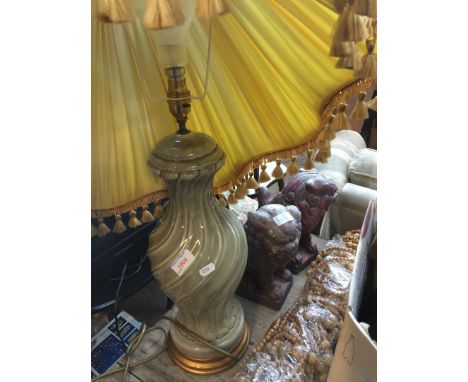 Pottery table lamp and two dogs of foh ornaments 