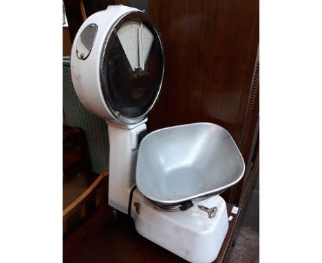 Vintage shops scales 