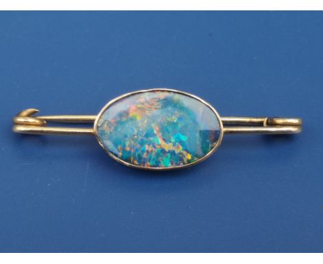 An Edwardian opal set 9ct gold bar brooch - Chester 1903,  2".