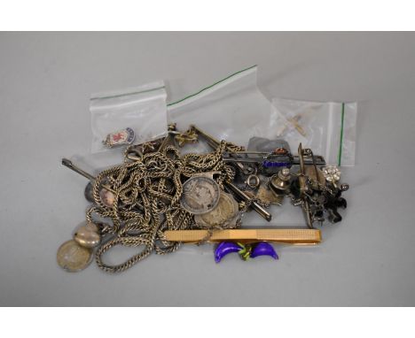 An assortment of silver and other jewellery,&nbsp;to include silver and enamel badges; silver cufflinks etc. 
