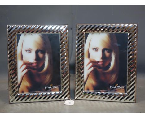 Two Italian silver frames by First Class Argenti D'Autore, boxed and with dust covers, 32 x 25cm 