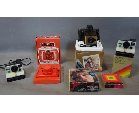Three vintage polarioid cameras to include a colour swinger land camera and two 1000 land cameras, together with a Holga 120 