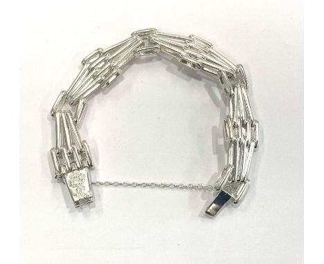 Vintage silver ladies gate bracelet, total weight approximately 37.4g, has been. cleaned 