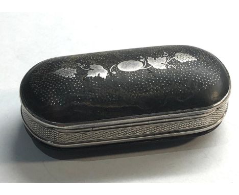 Antique 1834 silver and tortoiseshell snuff box full London silver hallmarks edge damage as shown in image  measures approx 7