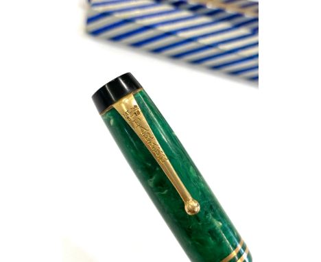 Vintage Conway Stewart 75 Green fountain pen  w/ 14ct gold nib, rolled gold banding,In vintage condition  Signs of age and us