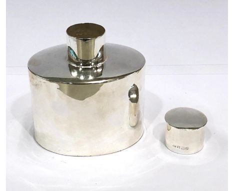 Oval silver tea caddy Sheffield 1895 weight 84g,&nbsp;Item is in overall good condition, height 8cm