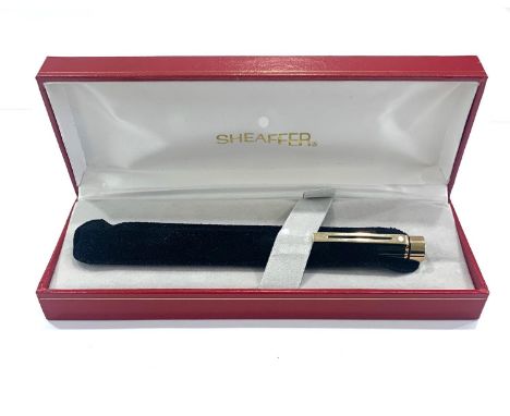 Vintage Sheffer Targa 1081 green lacquer fountain pen w/ 14ct gold nib, original box, Item is in vintage condition, signs of 