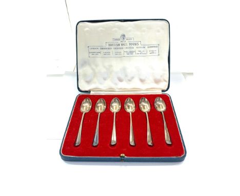 Vintage hallmarked 1935 Sheffield sterling silver teaspoons w/ original case, maker - Roberts &amp; Belk Ltd length - 11.5cm 