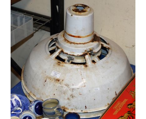 PAIR OF VINTAGE BENJAMIN STYLE ENAMEL LIGHT FITTINGS     