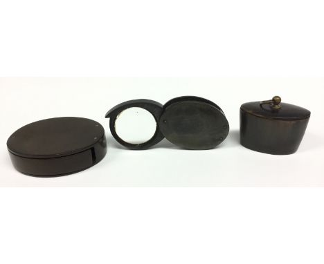 An early 19th century horn novelty snuff box, as a hat box and cover, push-on cover with brass loop suspension, 5cm high; a 1