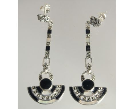 A PAIR OF SILVER ART DECO DESIGN ONYX AND OPAL DROP EARRINGS.