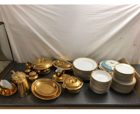 A quantity of ceramics to inc. gilt tea service &amp; Worcester