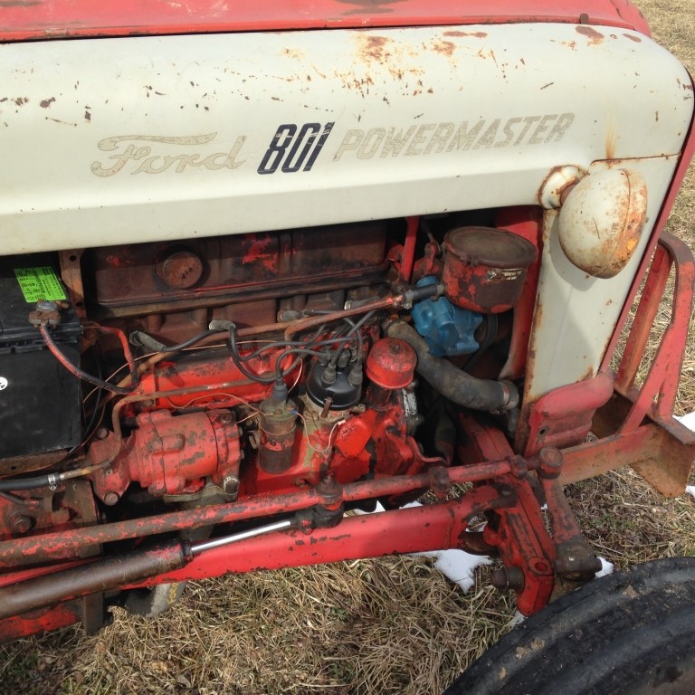 Ford 801 Tractor, 5 speed, live PTO, power steering, remote hyd