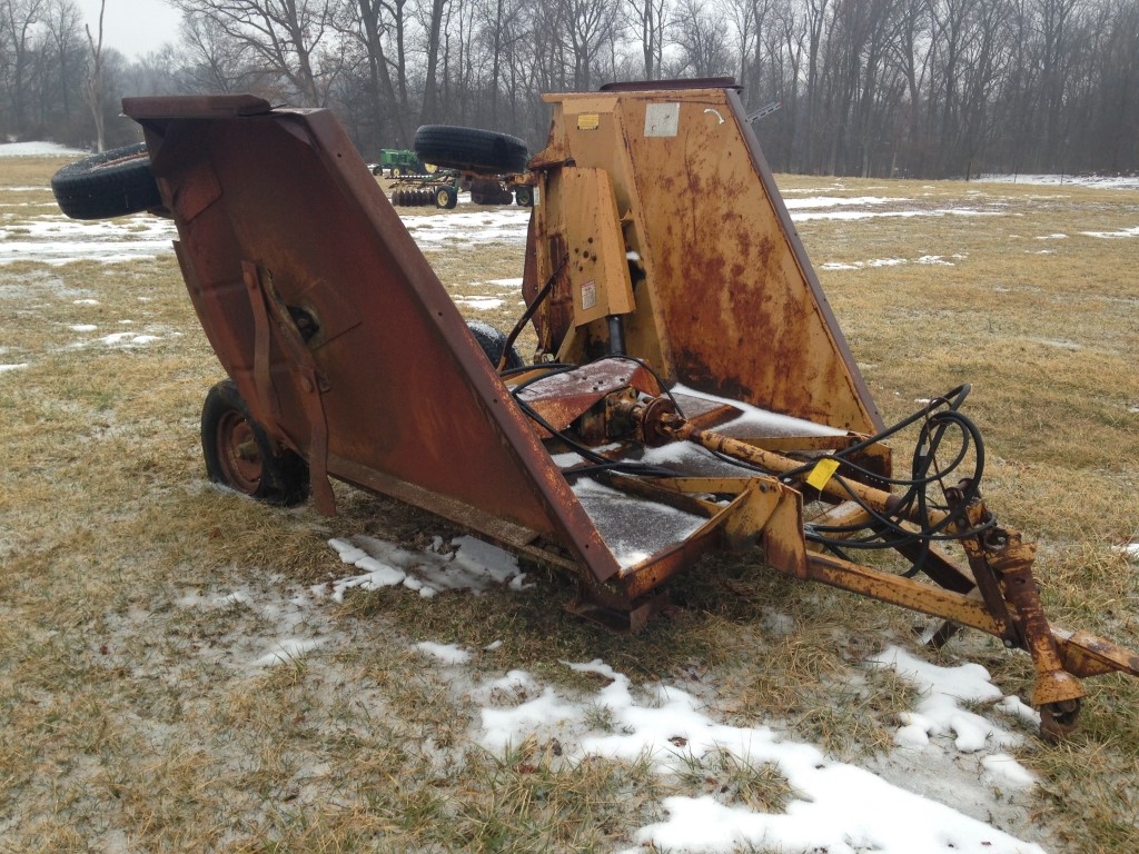 Woods HD 315 15 ft batwing cutter, 540 PTO, has one bad tire