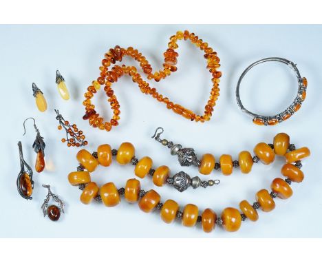 Collection of jewellery to include an amber nugget bead necklace, a silver bangle set with oval amber cabochons, two silver a
