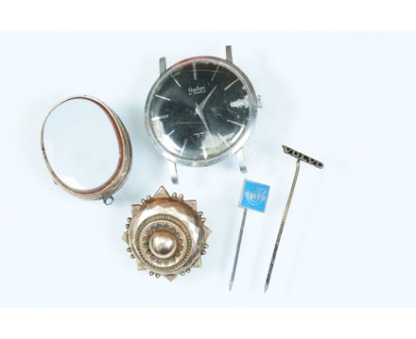 Group of jewellery to include a 10ct gold mourning brooch with photo panel (marked 10ct to verso), a bloodstone and banded ag