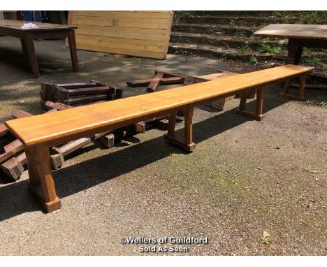 *OAK GYMNASIUM BENCH WITH 4 FEET - 3.5M L
