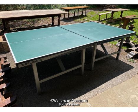 *BUTTERFLY EUROPA 25 FOLD OUT 2 PIECE TABLE TENNIS TABLE ON WHEELS - TOTAL SIZE 274CM L X 153CM W 