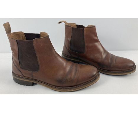 A pair of men's light brown leather Chelsea boots by Joules, size 8. Joules name to sole of boots. 