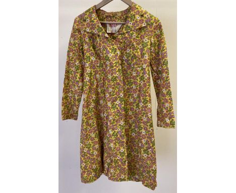 A vintage 1960's Dolly Rockers designed by Sambo long sleeved summer jacket. In floral print design, size 12. 