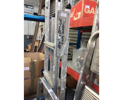 BLACK AND DECKER ALUMINIUM STEP LADDERS