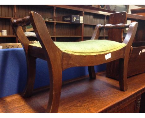 A SMALL OAK FOOT STOOL H37cm W57cm D28cm