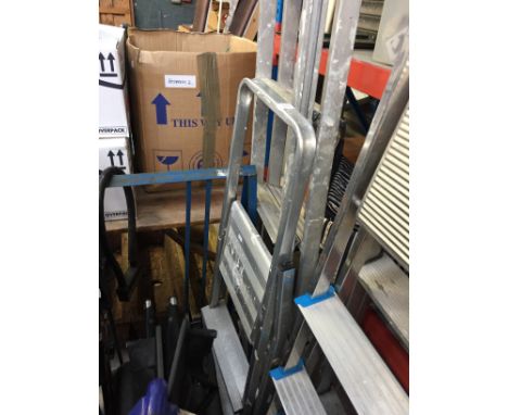 SMALL ALUMINIUM STEP LADDERS