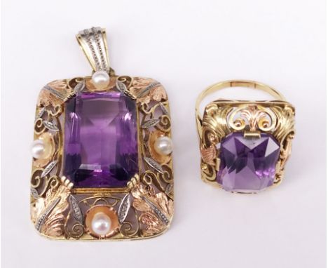 Amethyst Anhänger, 4 x 3 cm, und passender Ring, 585er Gelb- und Roségold, mit blattförmigen Elementen in der Fassung, großen