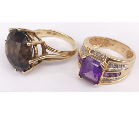 2 Damenringe, 585er GG, insg. 13,3 g: Ring mit rechteckigem Amethyst, 10 x 8 mm, sowie 6 Amethyst Carrées und 12 Diamanten, R