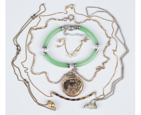 A gold back and front circular pendant locket, engraved with birds and floral sprays, weight including interior 5.2g, length 