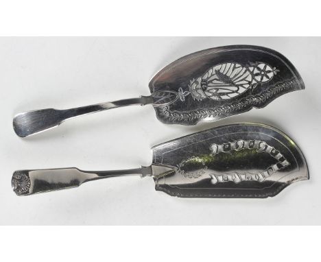 A George IV silver Fiddle pattern fish slice, the pierced blade engraved with a heron amongst reeds, London 1824 by Robert Pe