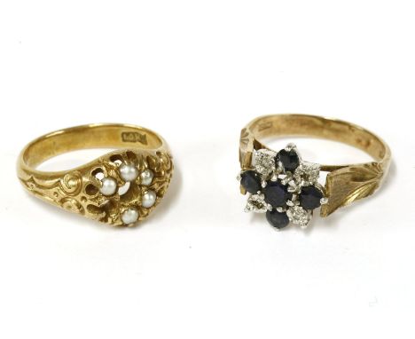 A 9ct gold sapphire and illusion set diamond cluster ring, with diamond cut shoulders, 3.16g, and a gold split pearl cluster 