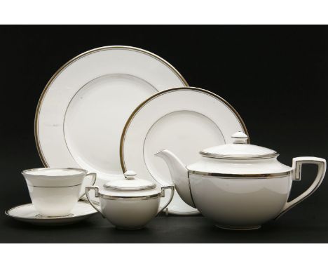A quantity of Royal Worcester 'Silver Viceroy' tea and dinner wares, to include tea cups, saucers, side plates, dinner plates
