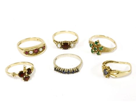 Six assorted rings to include a 9ct gold three stone garnet and cultured pearl ring, 1.55g, a 9ct gold emerald cluster ring, 