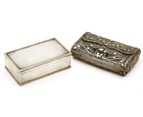 A Victorian silver table snuff box, London, 1894, Garrard & Co. with engine turned decoration and a yellow metal border, appr