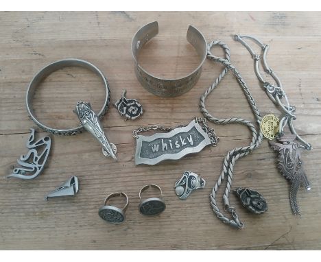 A tray of pewter jewellery, mainly Jorgen Jensen etc.