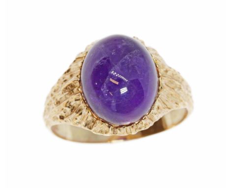 A vintage amethyst cabochon ring, marked 9ct, gross weight 4g, size R.