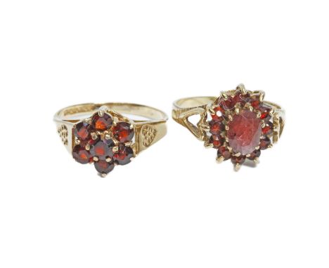 Two hallmarked 9ct gold cluster rings, gross weight 4.4g, size J/K.