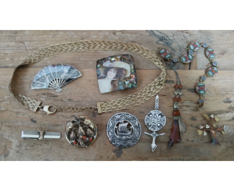 A mixed lot of jewellery including a Scottish hallmarked silver target brooch, an Art Deco past pendant, an early 20th centur