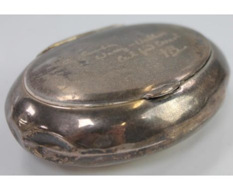 A George V silver oval snuff box, with personalized inscription, Birmingham assay.