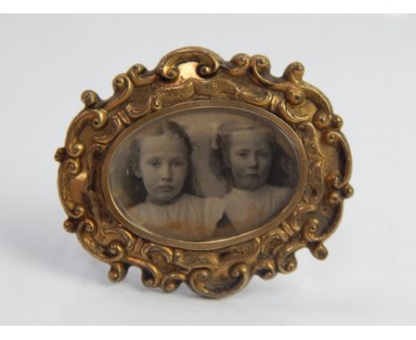 A Victorian memorial brooch, with an inscription In Memory of Miss Hensley Walmsley, died 10.2.1888, together with a picture 